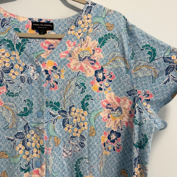 MISS ELAINE PLUS BLUE GARDEN-FLORAL PRINTED ROBE SIZE 2X - Picture 2 of 7